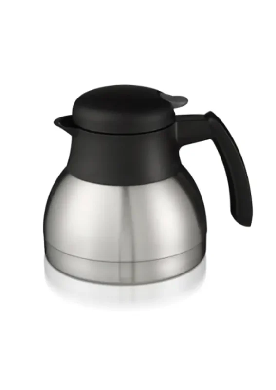 Termisk kaffekaraffel i rustfritt stål med svart lokk og håndtak, isolert på hvit bakgrunn.