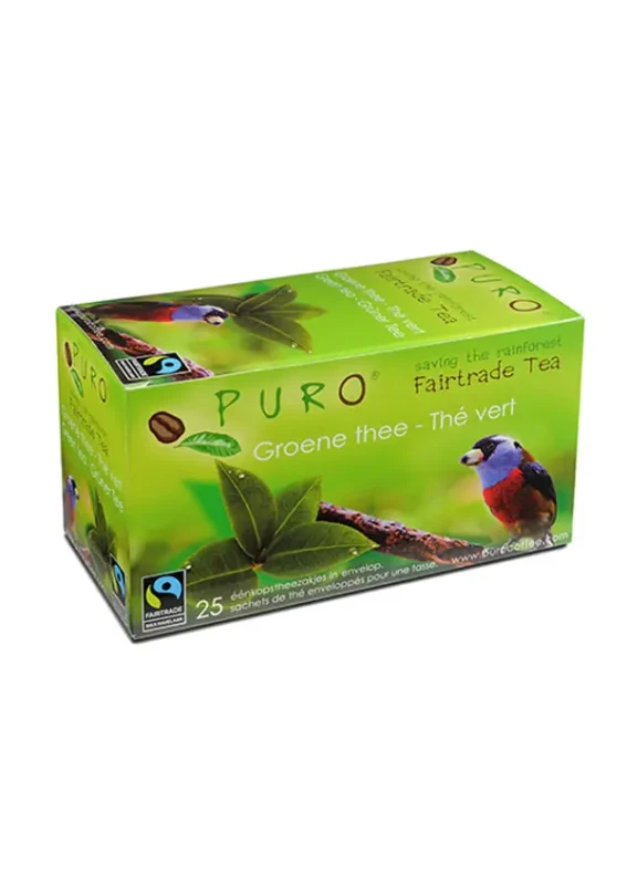Eske med puro fairtrade grønn te med et bilde av en fugl på, isolert på en hvit bakgrunn.